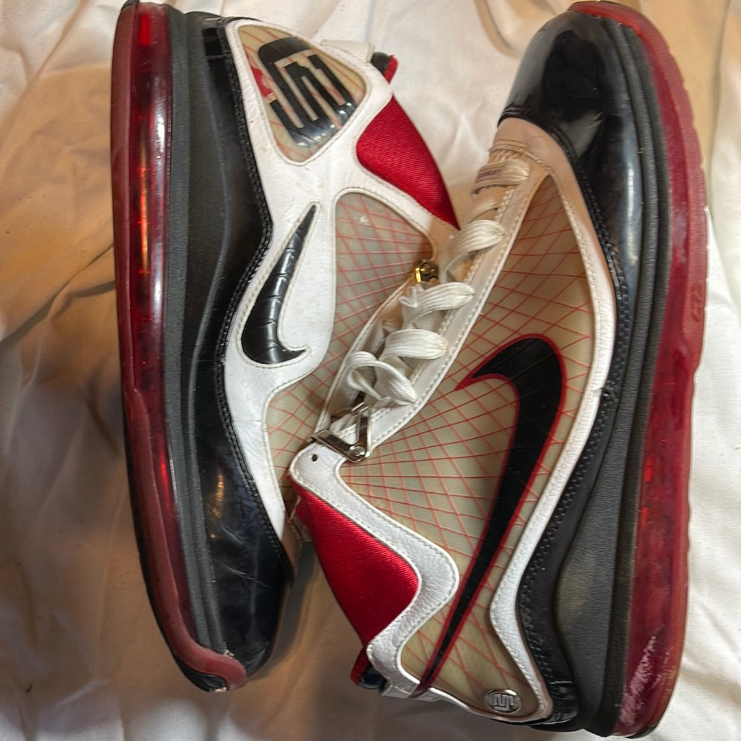 NIKE Air Max LEBRON JAMES VII 7 Varsity Red, White & Black 375664-102