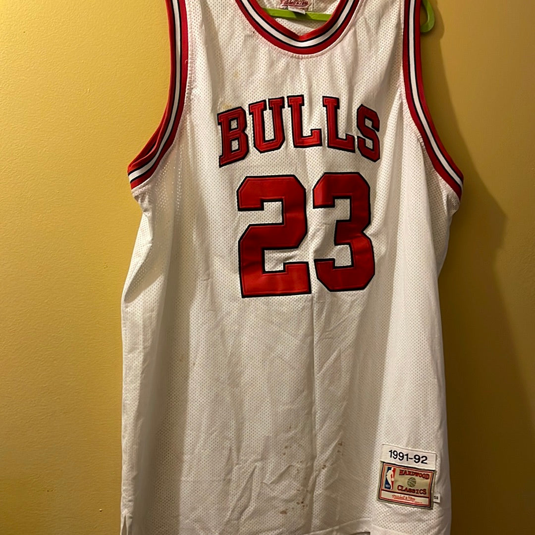 Chicago Bulls #23 Michael Jordan Jersey - Size 58