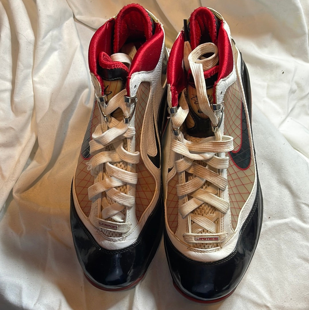 NIKE Air Max LEBRON JAMES VII 7  Varsity Red, White & Black 375664-102